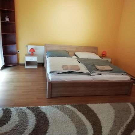 Rokus Apartman Lägenhet Szeged Exteriör bild